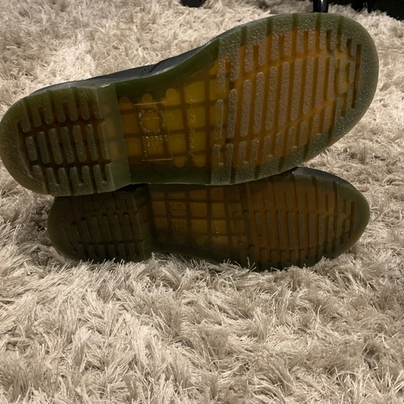 Size 6 only pair of nearly new Docs price is for 1 . My kids don’t wear :( - Picture 3 of 7